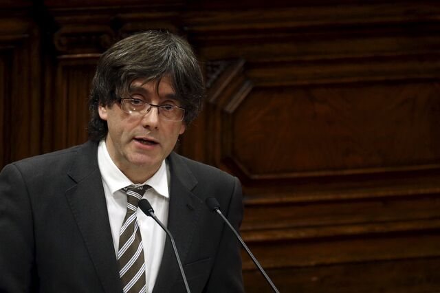 Puigdemont e quatro ex-conselheiros entregam-se à polícia belga