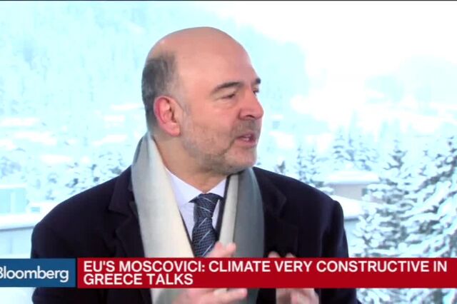 Moscovici admite revisão da dívida grega, mas recusa perdão