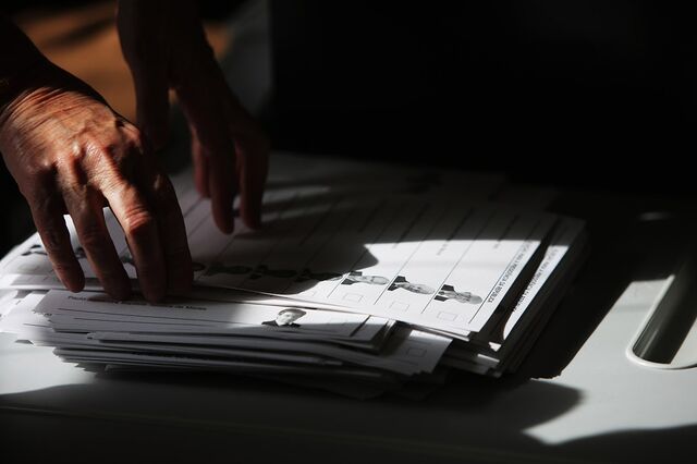 Cinco presidentes desde 1976, com 38 candidatos e mais de 45,6 milhões de votos