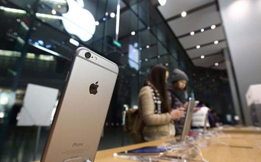 BLOOMBERG TV - Apple Forecasts First Sales Decline Since 2003