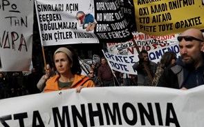 Grécia em primeira greve geral do ano contra novos cortes