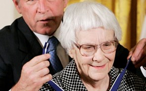 Morreu Harper Lee, autora de 'Não matem a cotovia'