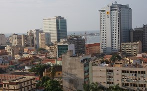 Luanda sem electricidade obriga a filas para combustível e a arranjar velhos geradores