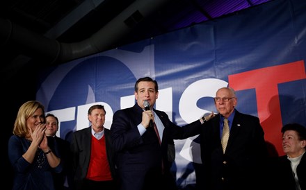 Senador Ted Cruz vence 'caucus' republicano no Iowa