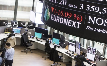 Fecho dos mercados: Bolsas europeias com ganhos ligeiros. Dólar sobe antes da Fed  