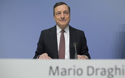 BCE começa a pagar aos bancos para lhes emprestar dinheiro