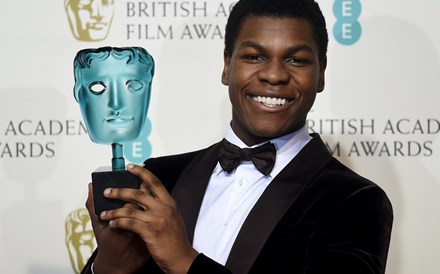 John Boyega ganhou o prémio melhor actor revelação no filme 'Star Wars: O despertar da força'.