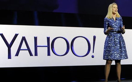 Dan Gilbert e AT&T lançam ofertas sobre a Yahoo