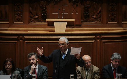 António Costa acusa Passos de ter pedido à Comissão para chumbar orçamento
