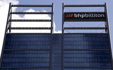 Lucros da BHP deslizam 81% no pior resultado desde 2001