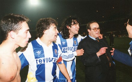 Pinto da Costa e o histórico capitão João Pinto, que em 1987 levantou a primeira Taça dos Campeões Europeus do clube.