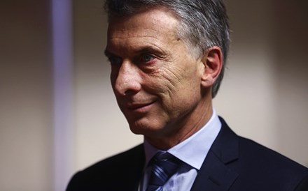 Argentina: Macri assume responsabilidades e anuncia mais salários e menos impostos