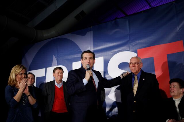 Senador Ted Cruz vence 'caucus' republicano no Iowa