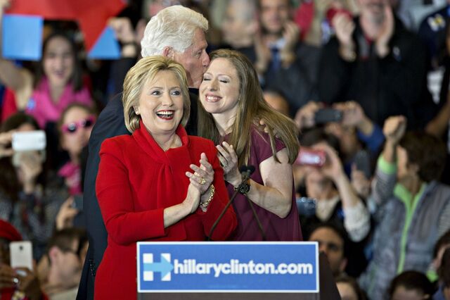 Clinton ganha nas primárias mais renhidas de sempre 