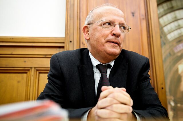 Santos Silva pede desculpa por comparar concertação social a 'feira de gado'