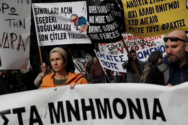 Grécia em primeira greve geral do ano contra novos cortes