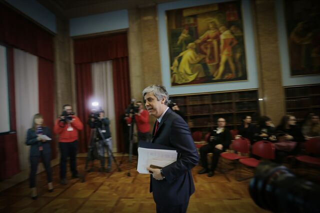 Governo quer reduzir funcionários do Estado em 2016