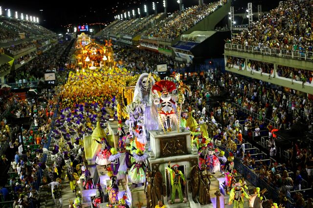 Carnaval: a crise bateu o pé ao samba brasileiro