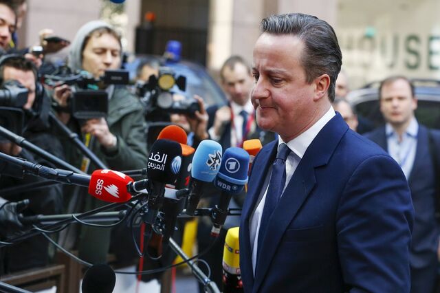 Centenas de manifestantes pedem em Londres demissão de Cameron