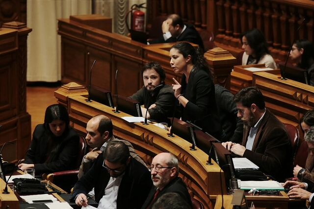 PS confirma que vai rever rácio de assistentes operacionais por aluno