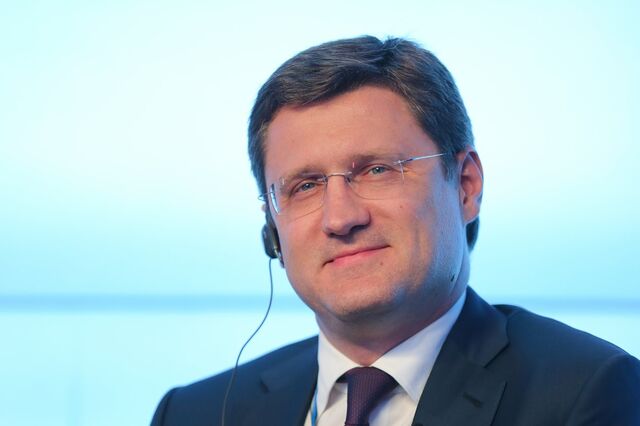 Excesso de oferta pode levar petróleo aos 30 dólares por barril, avisa Rússia