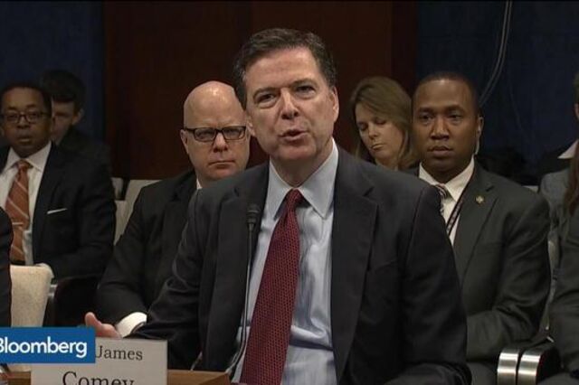 Donald Trump demite director do FBI