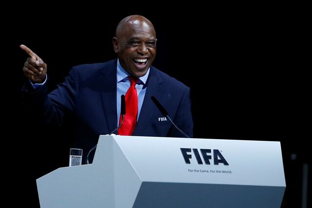 Um dos cinco candidatos à presidência da FIFA desistiu ainda antes da votação