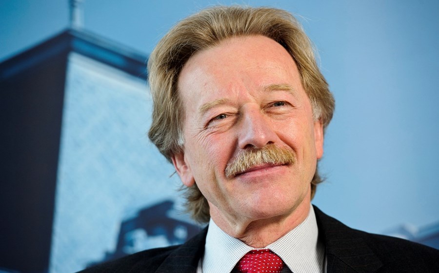Yves Mersch: O antigo governador do banco central do Luxemburgo também auferiu 275,4 mil euros em 2015, tendo também um aumento semelhante ao dos outros colegas da Comissão Executiva do BCE. Mersch está em Frankfurt desde Dezembro de 2012.