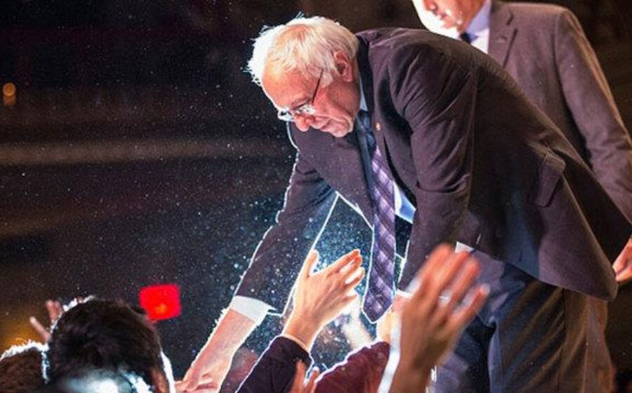 BLOOMBERG TV - Sanders, Kasich Lead in Early New Hampshire Votes