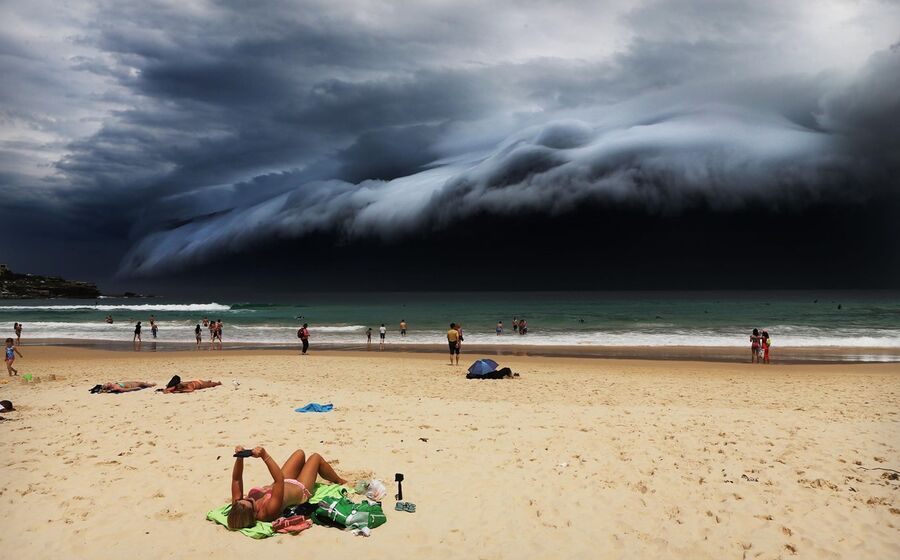 Nature, first prize singles - Rohan Kelly, Austrália - Storm Front on Bondi Beach