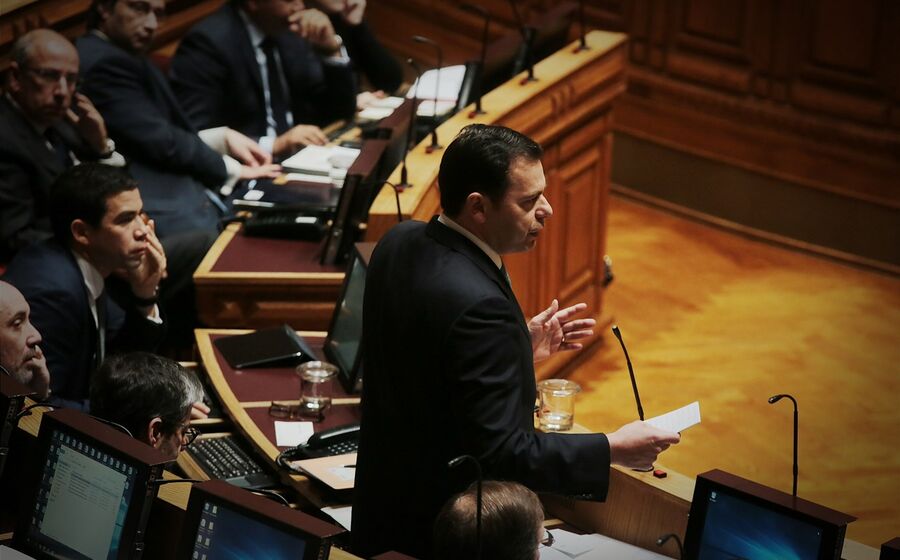 debate orçamento 2016 parlamento luís montenegro psd