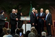 Um dos momentos mais marcantes do dia de tomada de posse de Marcelo Rebelo de Sousa. Na Mesquita de Lisboa esteve na cerimónia ecuménica com várias confissões religiosas.