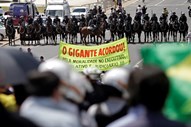 No dia da tomada de posse de Lula da Silva, houve manifestações em Brasília.