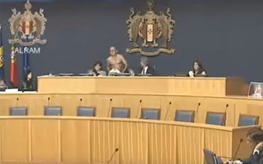 Madeira: Deputado invoca Cristo e despe-se em pleno Parlamento 