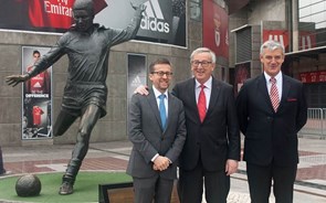 Juncker esteve no Estádio da Luz e prestou homenagem a Eusébio