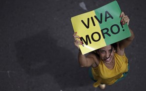 Manifestações no Brasil dão protagonismo a juiz do Lava Jato