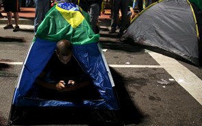 Polícia retira manifestantes anti-Dilma do centro de São Paulo