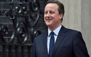 Antigo PM britânico David Cameron regressa ao Governo como MNE