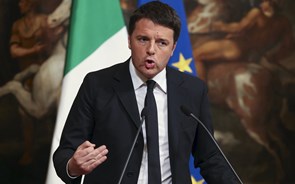 Matteo Renzi admite que foi um erro politizar referendo em Itália