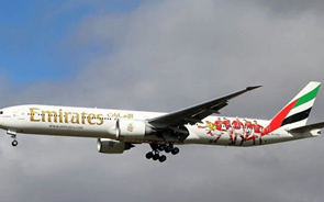 Benfica 'equipa' avião da Emirates