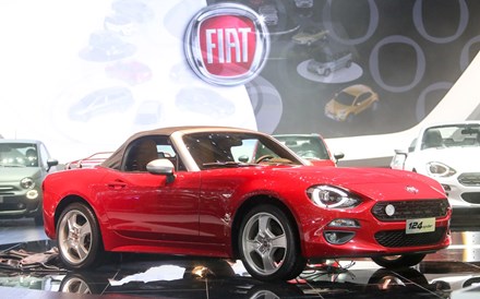 O Fiat 124 Spider foi um dos modelos apresentados na abertura do Salão Automóvel de Genebra. 