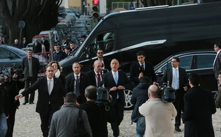 Marcelo Rebelo de Sousa chegou a pé à Assembleia da República.