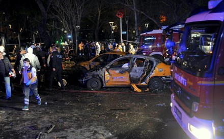 Explosões no centro de Ancara fazem dezenas de mortos 