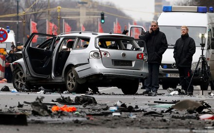 Carro explode no centro de Berlim e mata uma pessoa