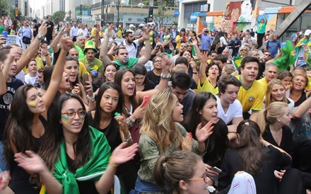 Portugueses preocupados com situação política e económica do Brasil 