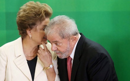 Crise política arrasta perspectivas para a economia brasileira