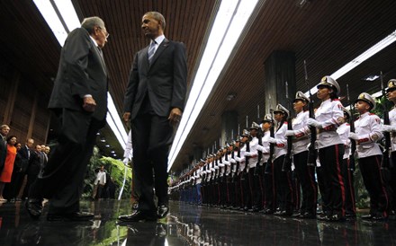 Barack Obama garantiu que o embargo a Cuba vai acabar. Só não sabe quando.