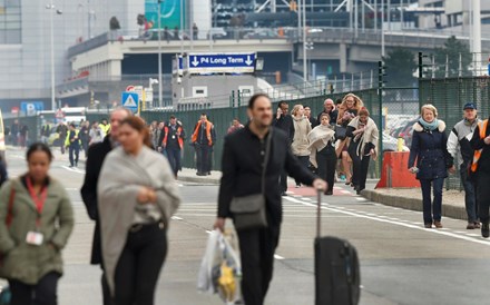 Polícia do aeroporto de Bruxelas ameaça com greve a partir de quarta-feira