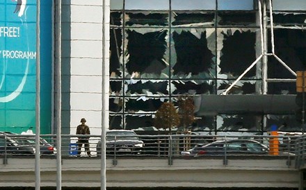 Aeroporto de Bruxelas encerrado pelo menos até esta quinta-feira