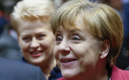 Merkel avisa que saída da UE irá privar Reino Unido de benefícios